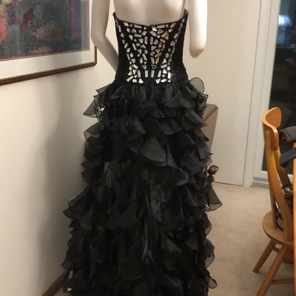 Sherri Hill Black Ruffled Gown Size 6 - Picture 10 of 16